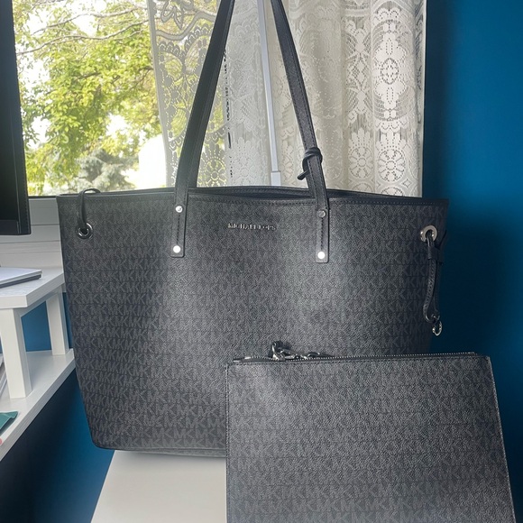 Michael Kors Black with Matching Pouch Signature Tote - Picture 1 of 17